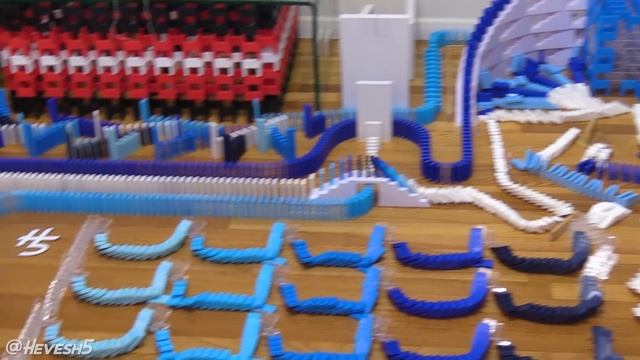 NEW DOMINO RECORD + Most INSANE Spiral Ever! (32,000 Dominoes) смотреть онлайн