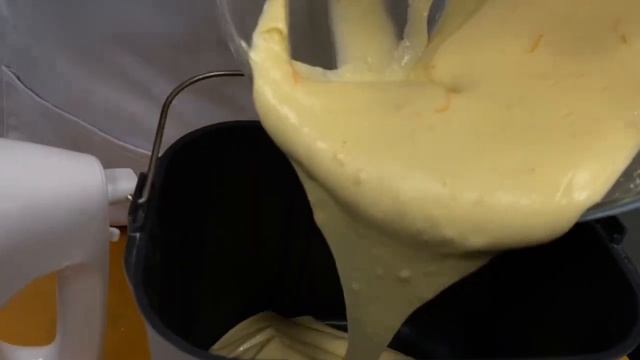 Как приготовить кекс с помощью миксера MK-GH3 и выпекать в хлебопечи Panasonic SD-R2550WTS смотреть онлайн