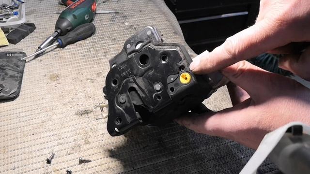 Не работает центральный замок Audi. Дверь не открывается, не закрывается. Основная причина и решени смотреть онлайн