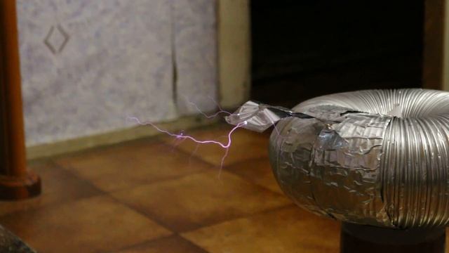 металлизированный скотч на тесле смотреть онлайн