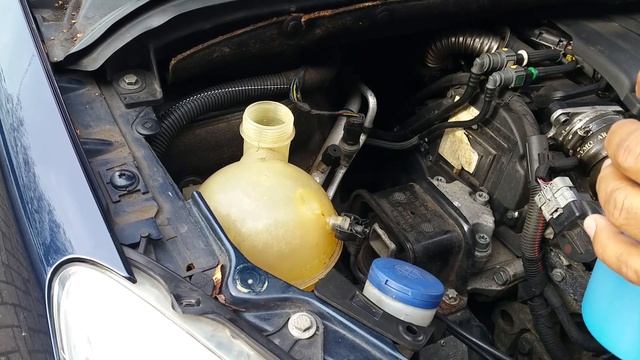 How To Check/Topup Ready Mixed Antifreeze/Coolant To Your Car. смотреть онлайн