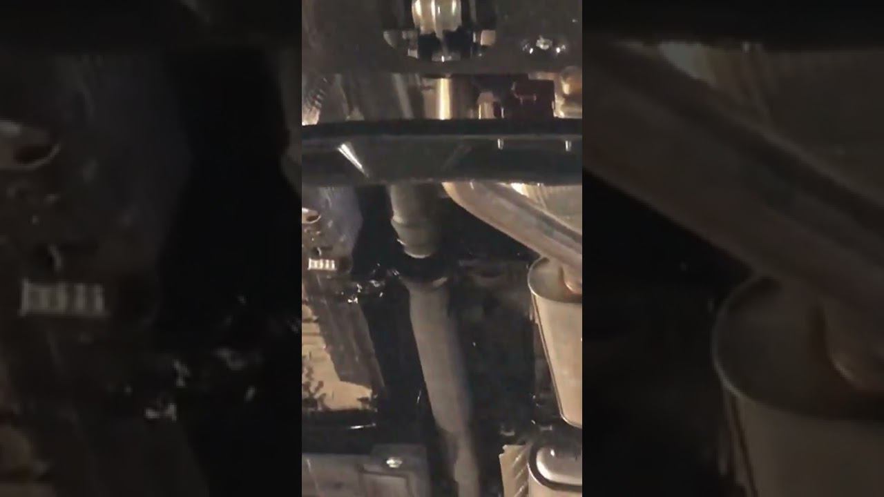 Нанесение антикора на днище автомобиля для защиты от коррозии #антикор #мастервакс смотреть онлайн