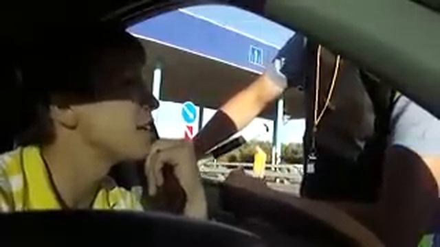 Молодец пацан, мента развел смотреть онлайн