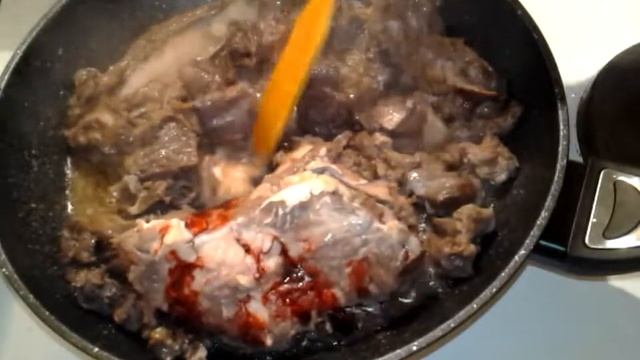 Лосятина тушеная в сметаной подливе & Stewed Brazier In Sour Cream Sauce