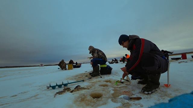 Рыбалка на которой хотел бы оказаться каждый. ловим рыбу зимой