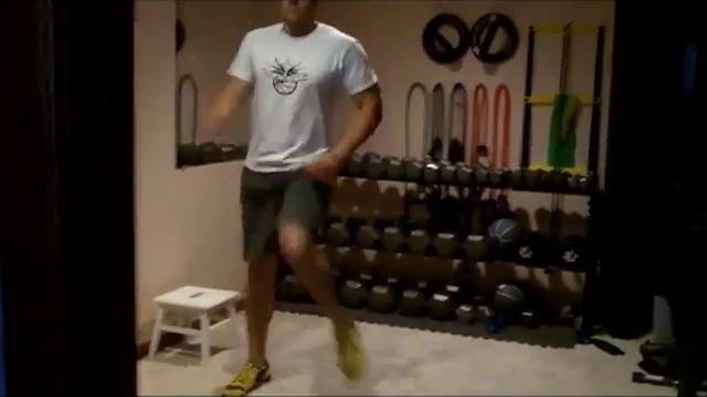 Shaun T - Focus T25 Sneak Peek смотреть онлайн