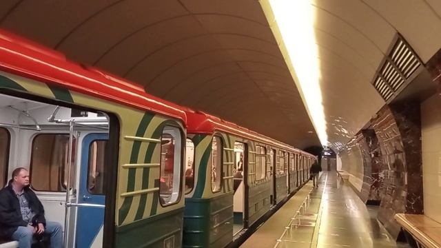 // Электропоезд 81-717/714.5М «Номерной» №28 на станции метро Верхние «Лихоборы» ЛДЛ 3.09.2021 г. / смотреть онлайн