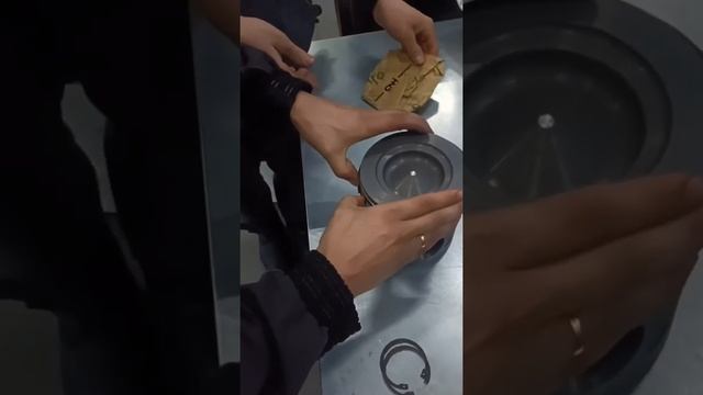 Процесс сборки поршневой группы ДВС Ивеко смотреть онлайн