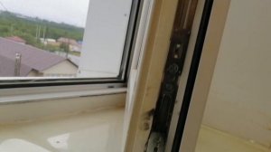 Заклинило пластиковое окно в режиме проветривания / Решение проблемы