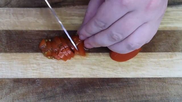 Лаваш с сочной начинкой из помидор, сыра и зелени. Конвертики из лаваша. Лаваш на сковороде смотреть онлайн