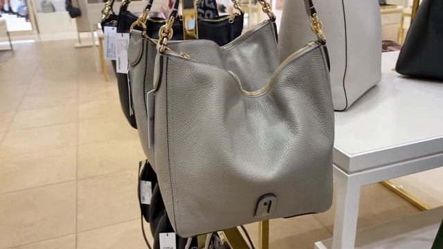 FURLA. Акция -30% от цены аутлета. Аутлет La Roca Village - 28.09.2022. #furla #фурла