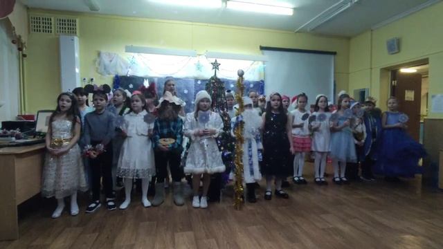 Состоялась премьера спектакля "Сказка, рассказанная под Новый год" смотреть онлайн