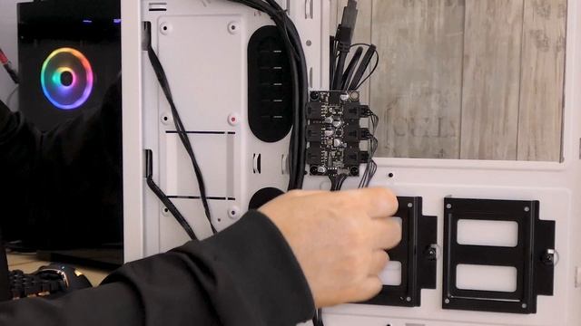 Corsair iCUE 465X RGB, chasis con kit RGB completo смотреть онлайн