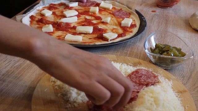 Вкуснейшая пицца дома Пикантная пицца с Халапеньо смотреть онлайн