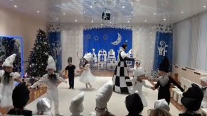 Выход Шахматной Королевы и танец Шахматных фигур