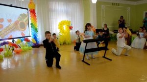 Прикольный танец на выпускном в детском саду