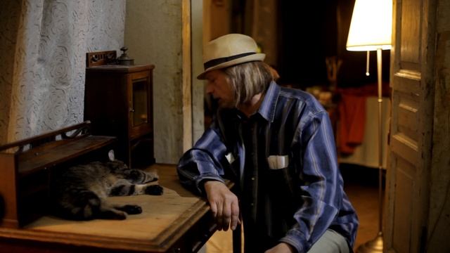 Андрос Гаврио (Андрей Гаврилин) читает свои стихи на вечере у Виталия Сивакова. Ноябрь 2018. смотреть онлайн
