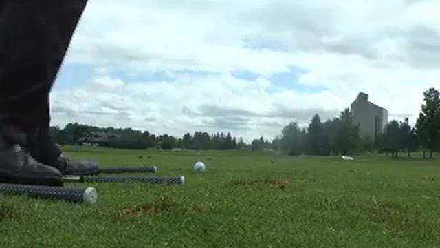 Finding your golf form on an umbrella смотреть онлайн