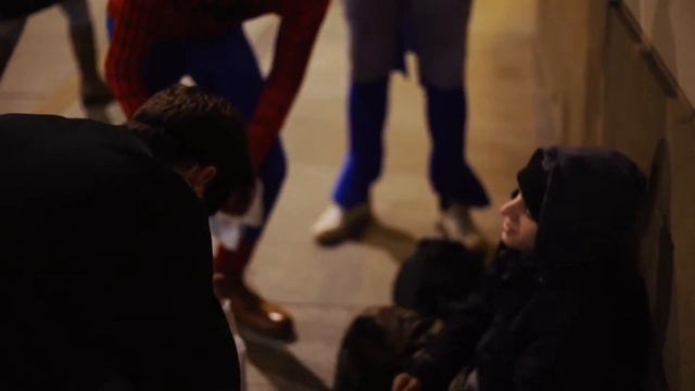 Batman and Robin meet Brummie Spiderman and feed the homeless смотреть онлайн