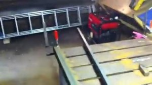 Самодельная телескопическая стойка для опирания длинных заготовок.