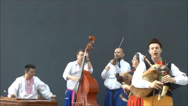 Певцы и музыканты из Чехии +танцоры на ходулях. Выставка ЭКСПО 2017 в Астане смотреть онлайн