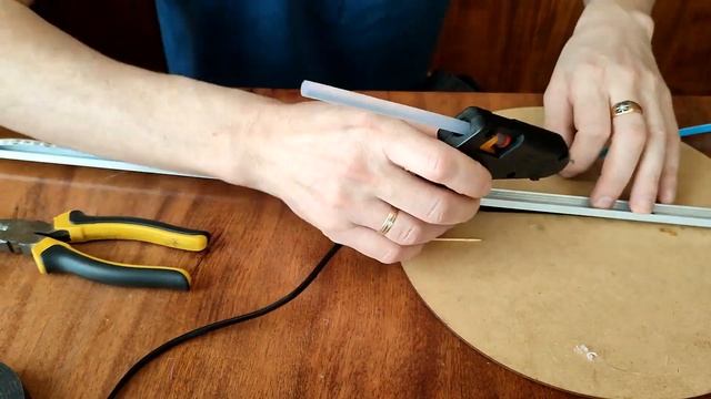 Дополнительное освещение из светодиодной ленты 12 вольт от аккумулятора. Монтаж и подключение. смотреть онлайн