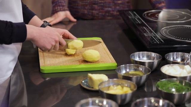 Бефстроганов из курицы vs крылышки барбекю! Новая битва в шоу «Холодные игры» смотреть онлайн