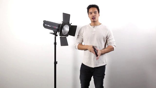 Jinbei EFL-200 Sun Light LED vs Fresnel Lighting Comparison and Review смотреть онлайн