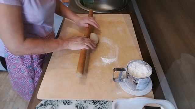 Рецепт теста для домашней лапши//Яичная лапша//Лапшерезка// смотреть онлайн