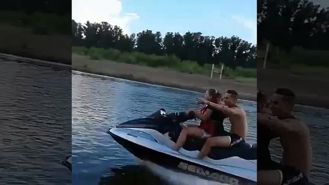 Гидроцикл на базе отдыха смотреть онлайн