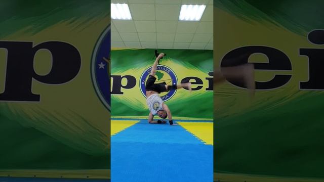 Training to Capoeira смотреть онлайн