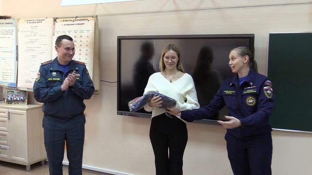 ИЗ МЕЧТЫ В РЕАЛЬНОСТЬ | ШКОЛЬНИЦА ПОПОЛНИЛА РЯДЫ СПАСАТЕЛЕЙ смотреть онлайн