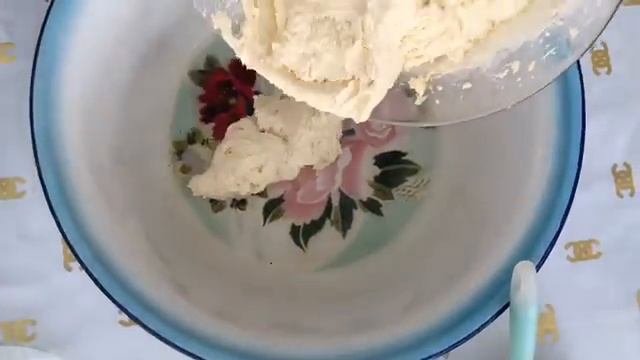 Çox kövrək və ağızda dağılan şəkər çörəyi. Тающие во рту песочные печенья - Шакер чурек смотреть онлайн