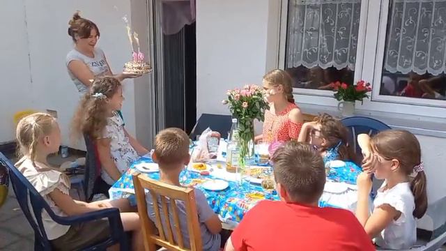 Катя. День рождения 01. Германия смотреть онлайн