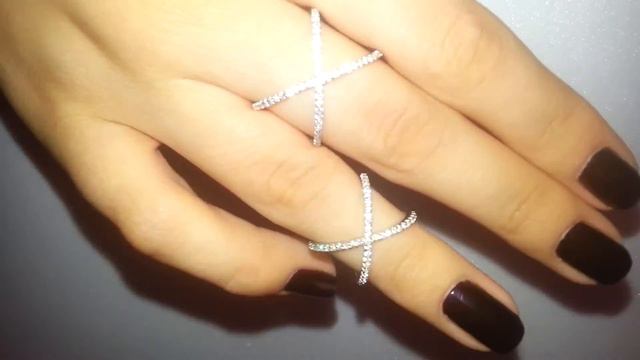 Комплект колец на две фаланги с дорожками из цирконов смотреть онлайн