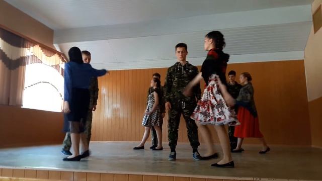 Танец ветеранам школа №80 9-А. класс. 04.05.2018 смотреть онлайн