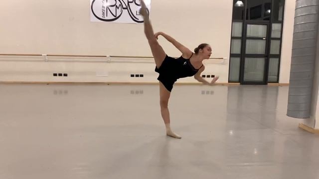 contemporary dance improvisation - Anna Menafro смотреть онлайн