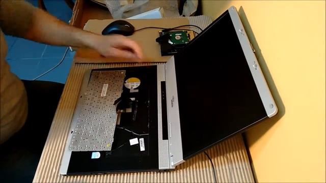Disassemble CD player in the Fujitsu Amilo. смотреть онлайн