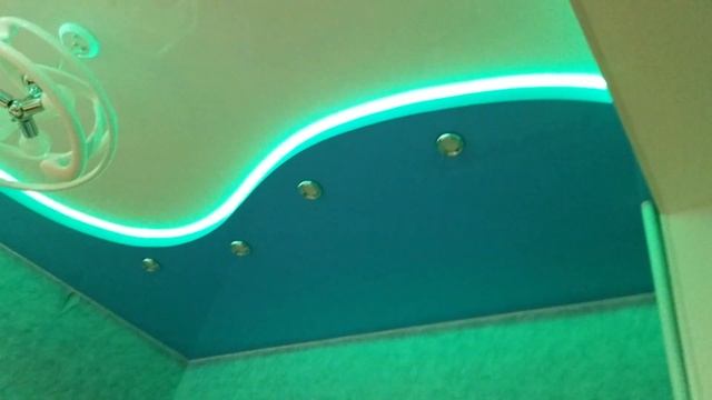 Двухуровневый потолок на кухне со светодиодной RGB-лентой смотреть онлайн