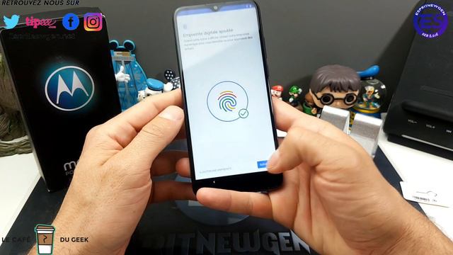 Moto G8 Power Lite déballage et prise en main смотреть онлайн