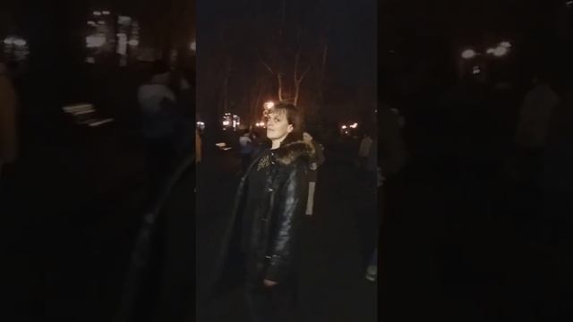 Харьков, танцы в парке, Света "Необыкновенная" смотреть онлайн