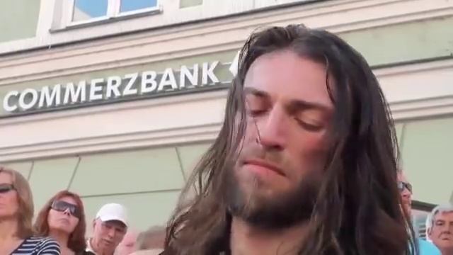 Его зовут Эстас Тонне. Гитарист. Уровень: Бог смотреть онлайн