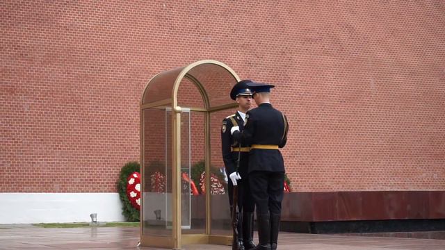 МОСКВА. Почетный караул у вечного огня смотреть онлайн