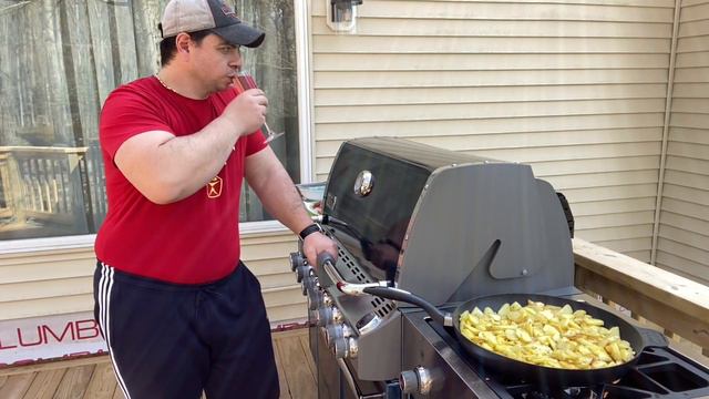 Weber Summit Grill Center Review - Steak with Potatoes and Mushrooms смотреть онлайн