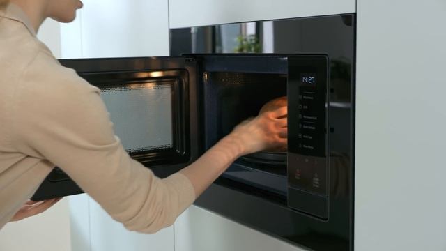 Samsung New Built-in Trim kit Microwave oven: MQ7000 смотреть онлайн
