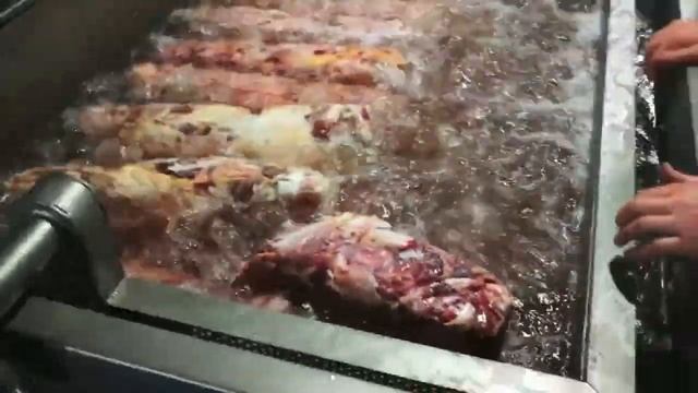 Дефростер водяной ДВО для разморозки блоков мяса. Видео водяной дефростации мяса или можно и рыбы. смотреть онлайн