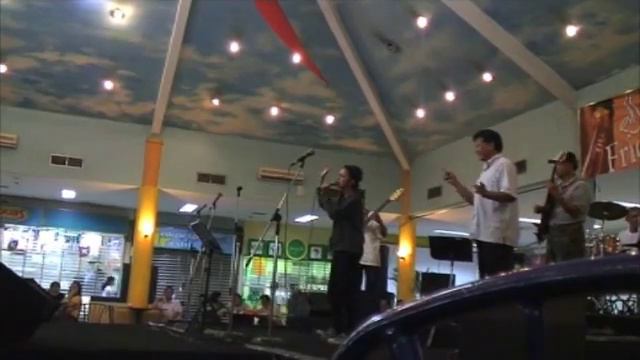 Hanum's Gig with Ireng Maulana смотреть онлайн