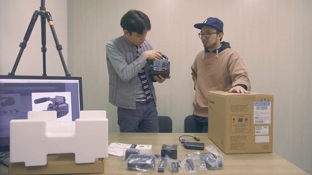 Panasonic EVA1 Unboxing(언박싱/ 부산 최초공개!) смотреть онлайн