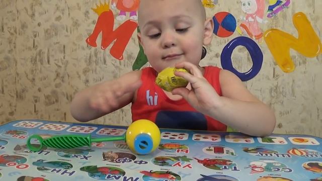 Лайфхак Киндер Сюрприз - Как правильно открывать. Challenge Kinder Surprise - How to open смотреть онлайн