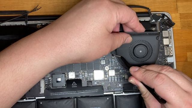南の郷から パソコン修理編　MackBook Pro Mid 2014 スピーカーの交換 смотреть онлайн